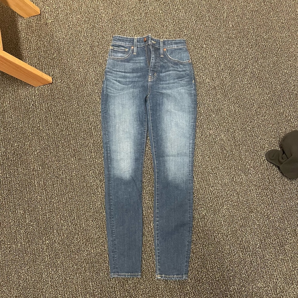 Madewell light to dark wash skinny jeans. High rise.